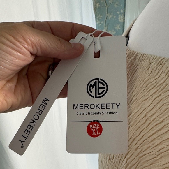 Elegant Cream Maxi Dress - Picture 2 of 4